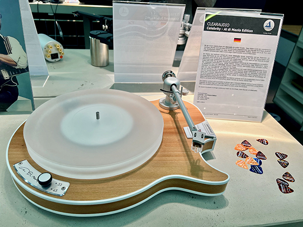  052324.munich.Clearaudio Celebrity Al di Meola turntable wood.jpg